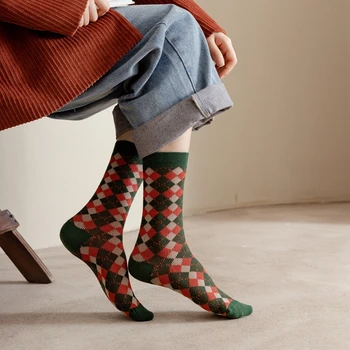 2021 Jesen Zima Ženske čarape Britanski Stil Harajuku Dijamant Kukičane Čarape Slatki Klasicni Božićni poklon Kvalitetne pamučne čarape