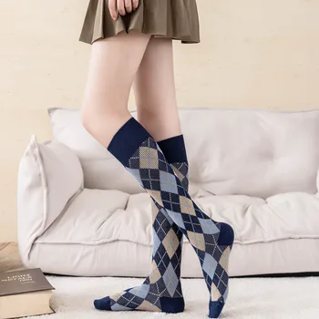 Ženske čarape 2021 Nova jesen Novi Dizajn Prugasta Kvalitetne Klasicni kariranih Svakodnevne duge čarape, u nacionalnom stilu Čarape do koljena