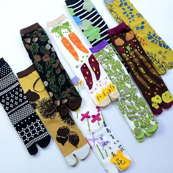 Ženski crtani расчесанные pamučne čarape s dvije vrhom Japanski Višebojnom žakard čarape s разрезным vrhom Cvijeće Umjetnost Slatka Prosječna Čarapa Таби